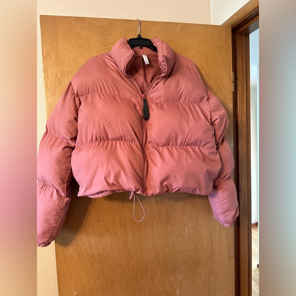 Fabletics Wander Cropped Puffer Jacket.